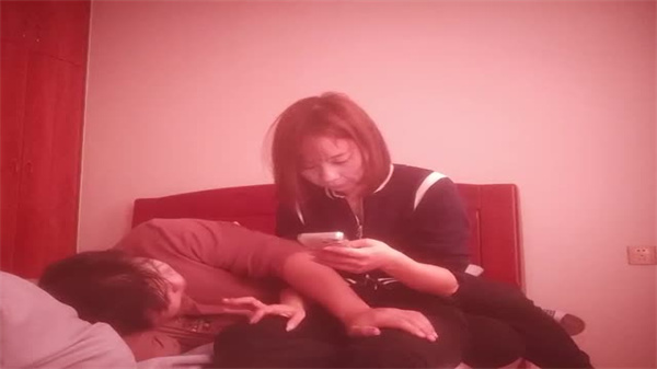 饥渴短发人妻遭口嗨哥狂干 骚穴喷水内射