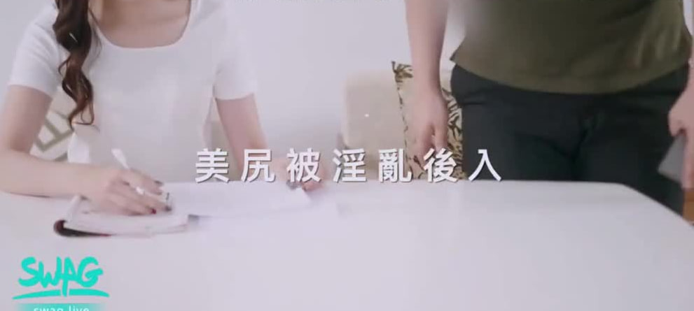 课上极品女学生不穿内裤，湿穴大开被禽兽家教老师猛插内射